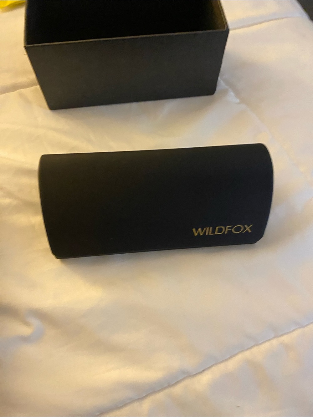 Brand new  NWT Wildfox black and 
Gold lips  sunglasses Black and Gold with box - Picture 5 of 6